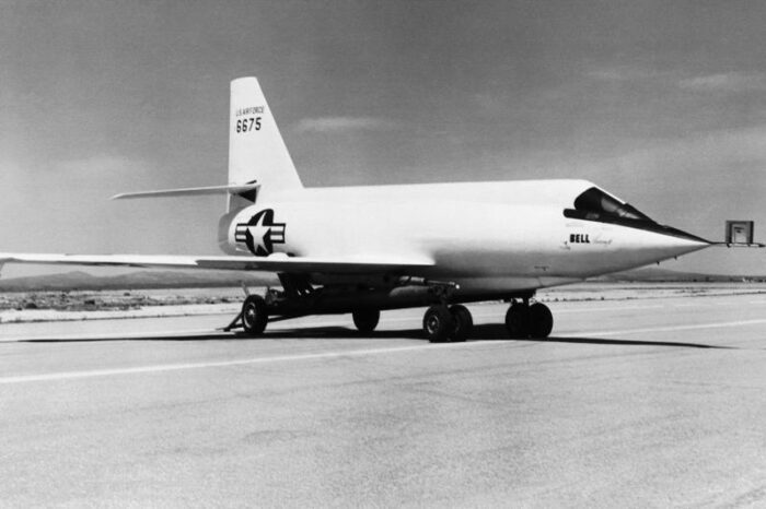 en hızlı savaş uçağı Bell X-2 Starbuster-supersonic-aircraft